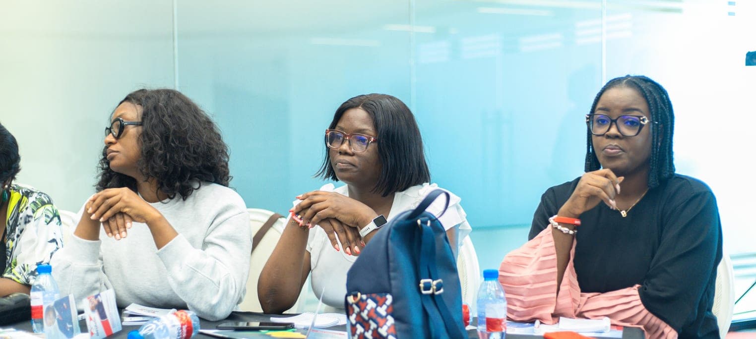 Participantes attentives lors d'une masterclass La Méthode Sabin